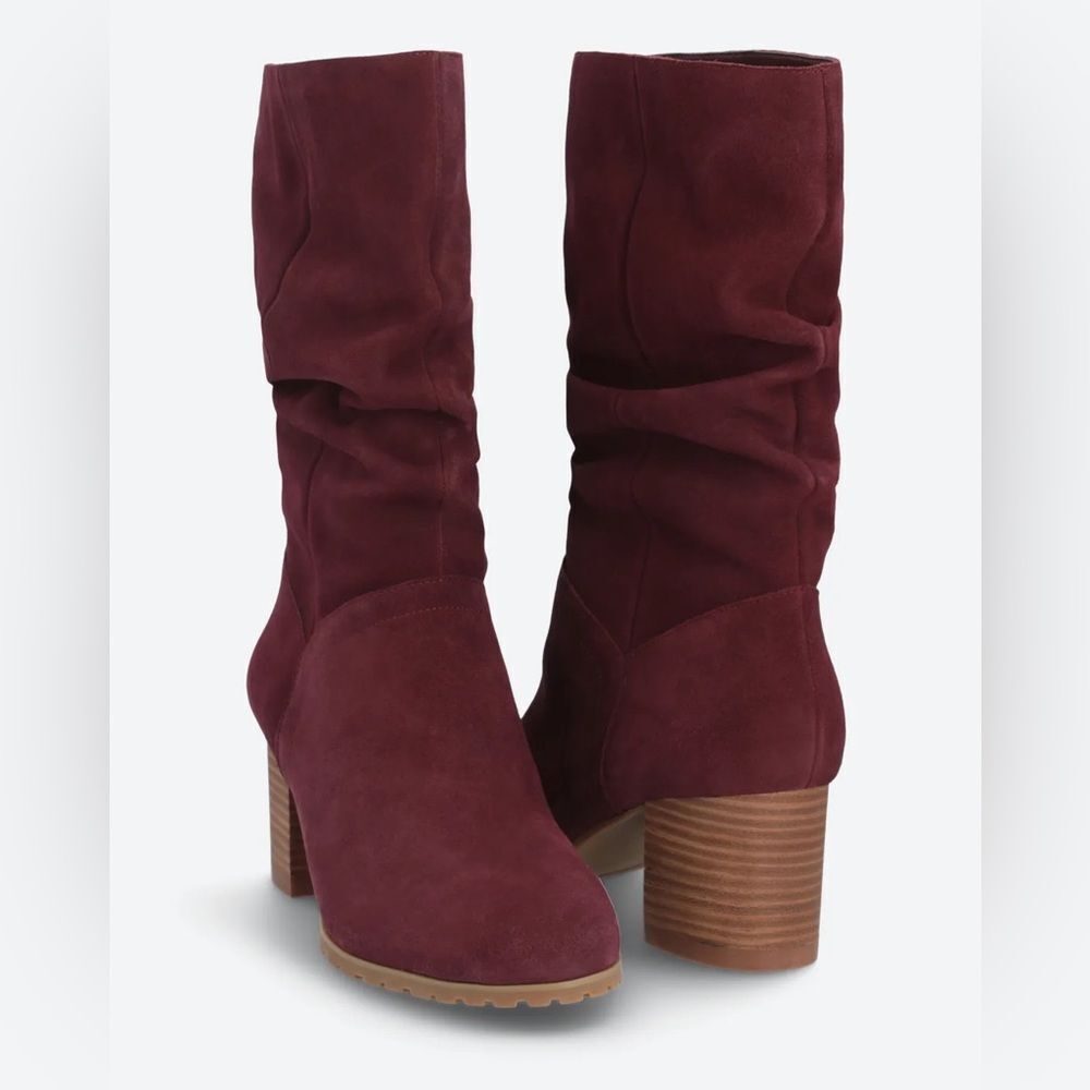 VIOLET & RED
Landen Suede Boot wine color size 8.5 NWT in packaging‎